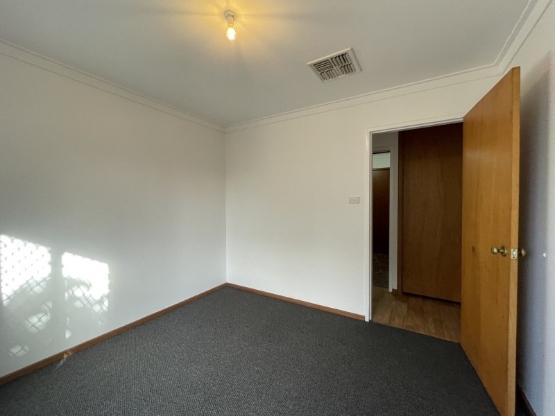 4 Caron Place, Dudley Park WA 6210