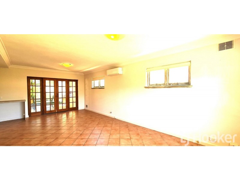 65 Gloucester Crescent, Shoalwater WA 6169