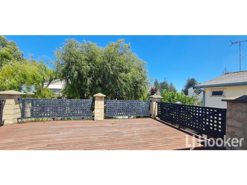 65 Gloucester Crescent, Shoalwater WA 6169