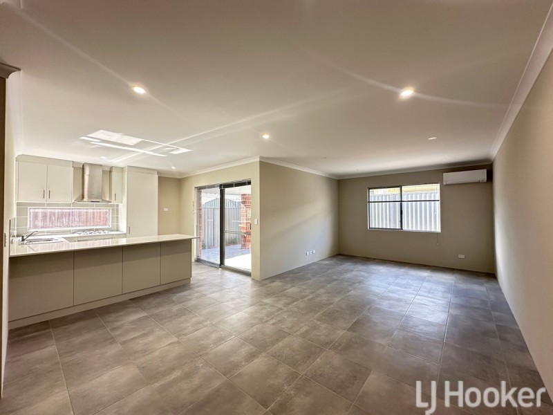 4A Nirvana Road, Lakelands WA 6180