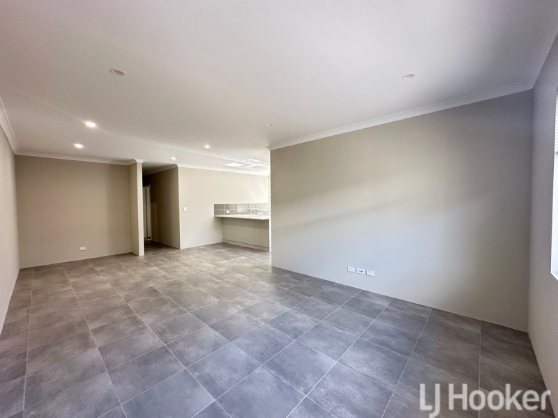 4A Nirvana Road, Lakelands WA 6180