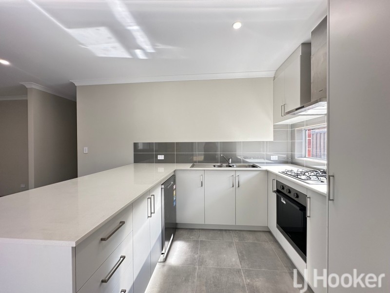 4A Nirvana Road, Lakelands WA 6180