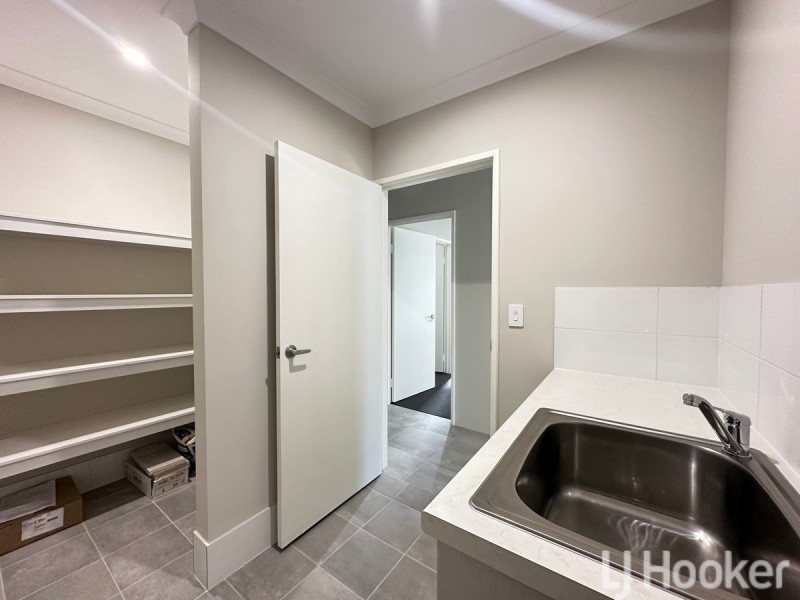 4A Nirvana Road, Lakelands WA 6180