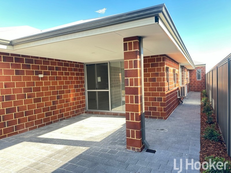 4A Nirvana Road, Lakelands WA 6180