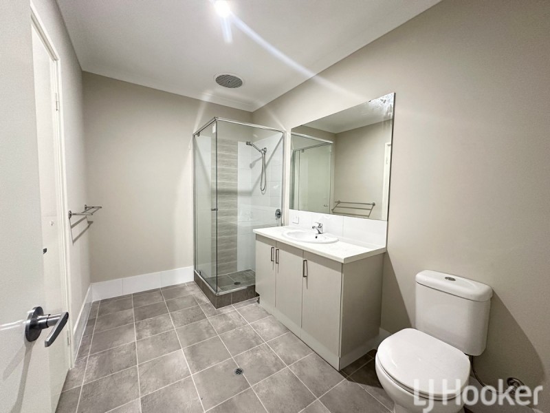 4B Nirvana Road, Lakelands WA 6180