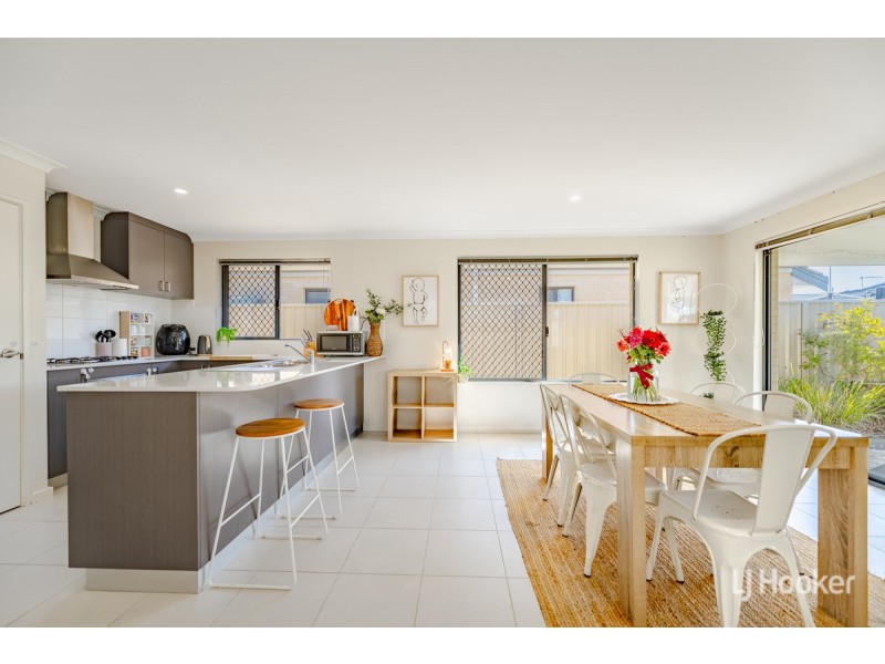 11 Sandals Way, Meadow Springs WA 6210