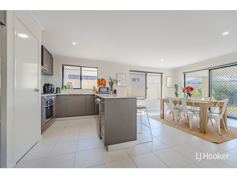 11 Sandals Way, Meadow Springs WA 6210