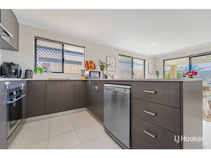 11 Sandals Way, Meadow Springs WA 6210