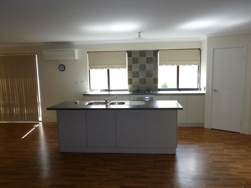 11 Myalla Pass, Lakelands WA 6180