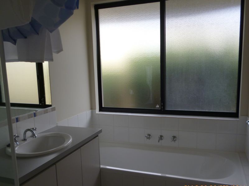 11 Myalla Pass, Lakelands WA 6180