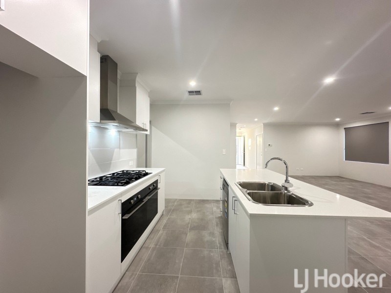 8 Cabrillo Road, Madora Bay WA 6210