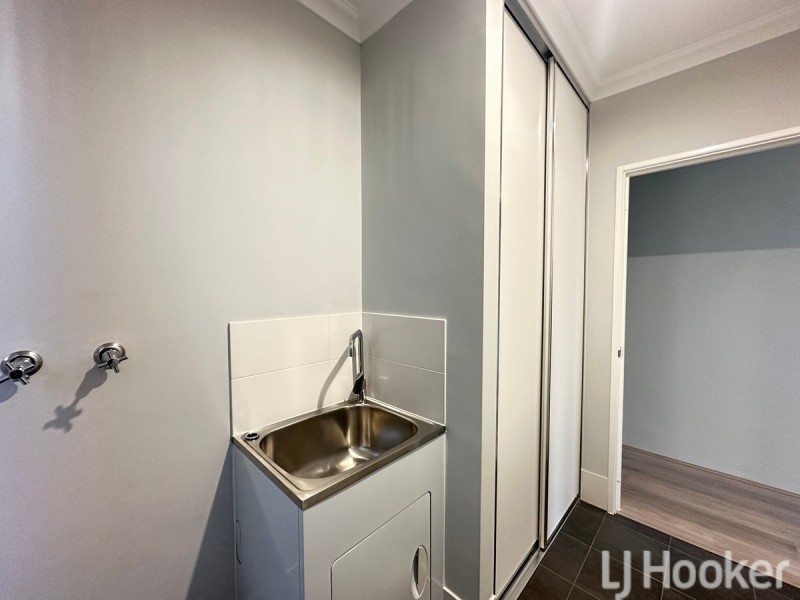 2 Belford Road, Lakelands WA 6180