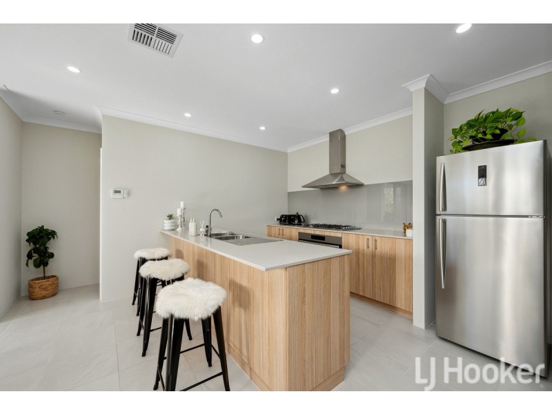 16 Picton Place, Lakelands WA 6180