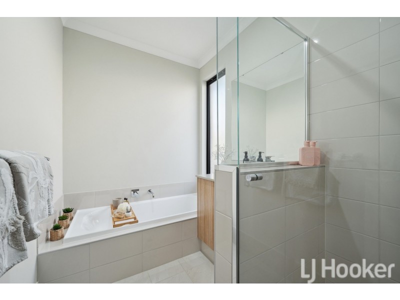 16 Picton Place, Lakelands WA 6180