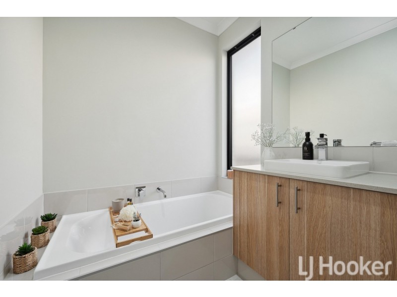 16 Picton Place, Lakelands WA 6180