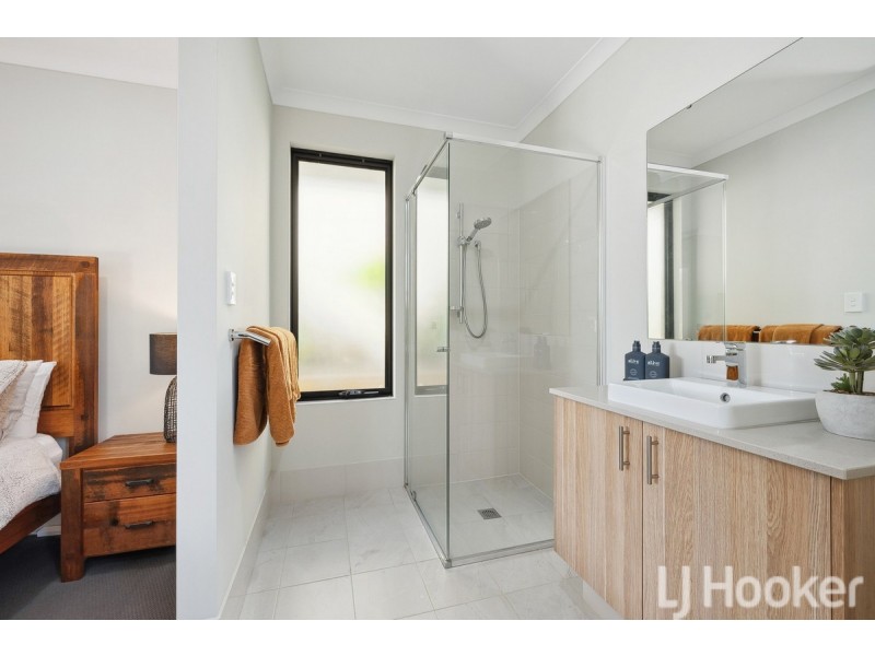 16 Picton Place, Lakelands WA 6180