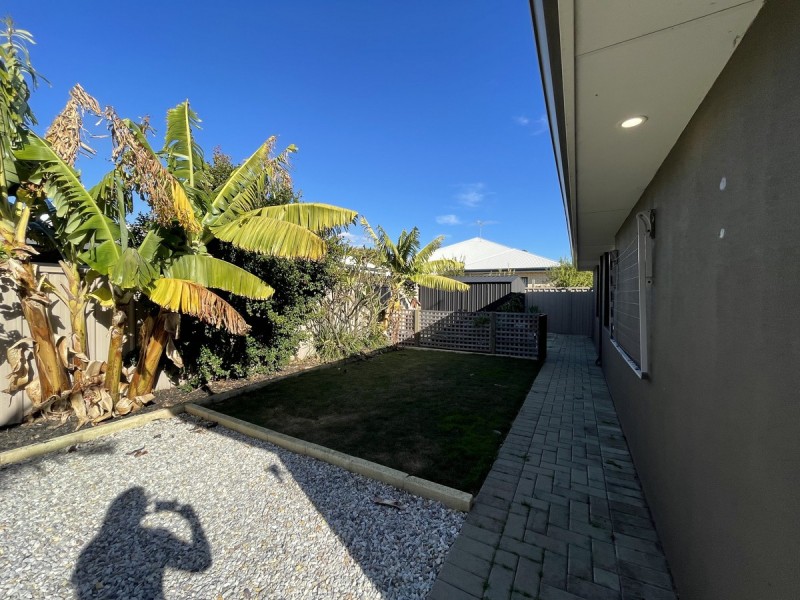 4 Yellin Way, Wannanup WA 6210