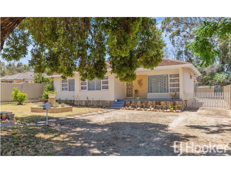 37 Barron Way, Orelia WA 6167
