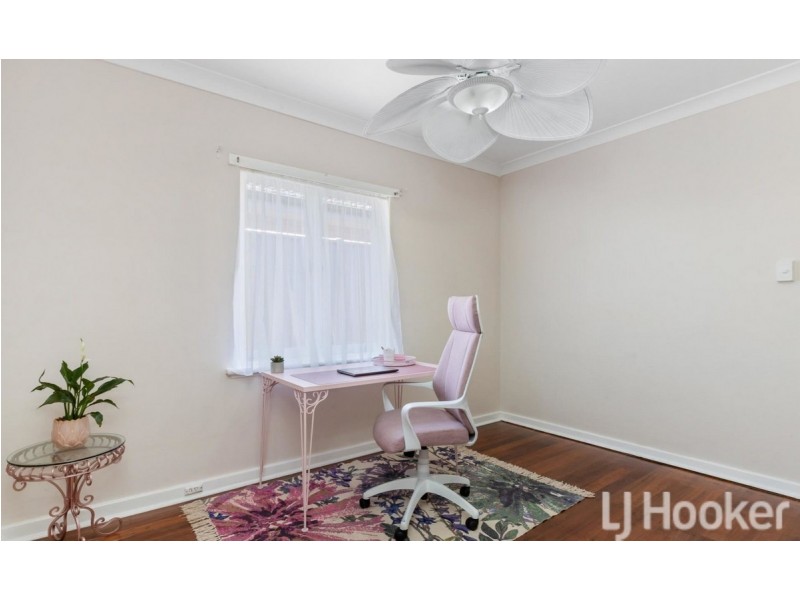 37 Barron Way, Orelia WA 6167