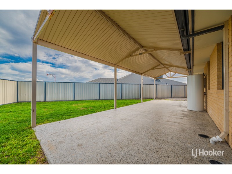 29 Still Meadow Turn, Meadow Springs WA 6210