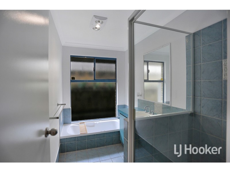 11 Kestrel Close, Halls Head WA 6210