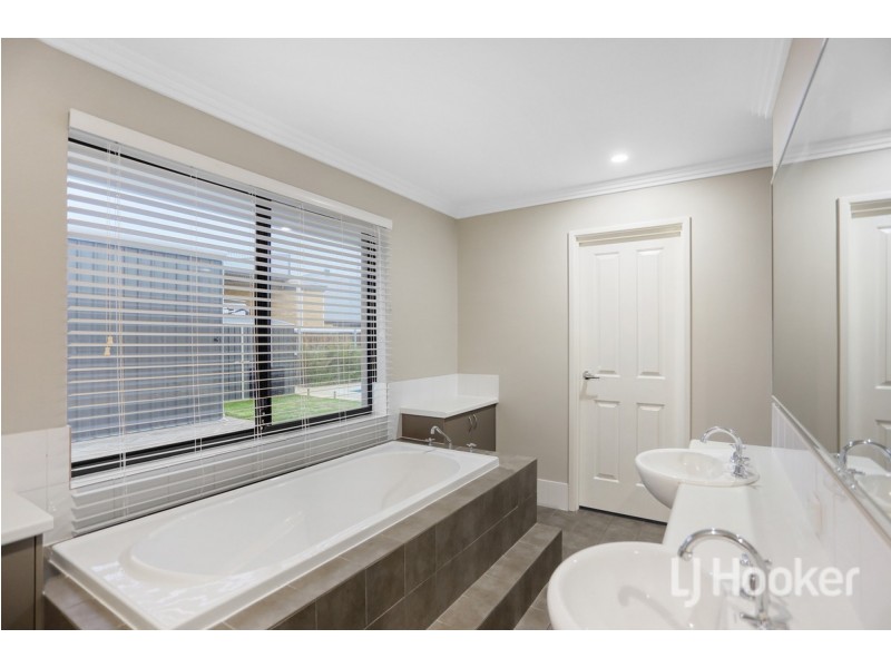 44 Carissa Turn, Halls Head WA 6210