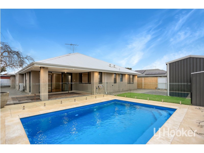44 Carissa Turn, Halls Head WA 6210