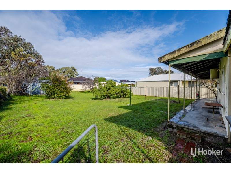 136 Banksia Terrace, South Yunderup WA 6208