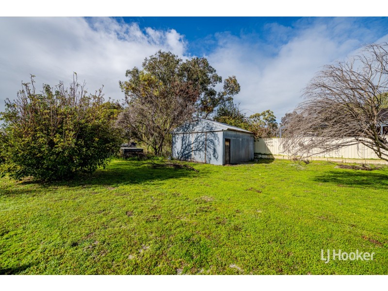 136 Banksia Terrace, South Yunderup WA 6208