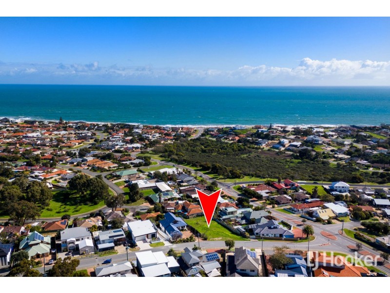 2 Marsh Place, Halls Head WA 6210