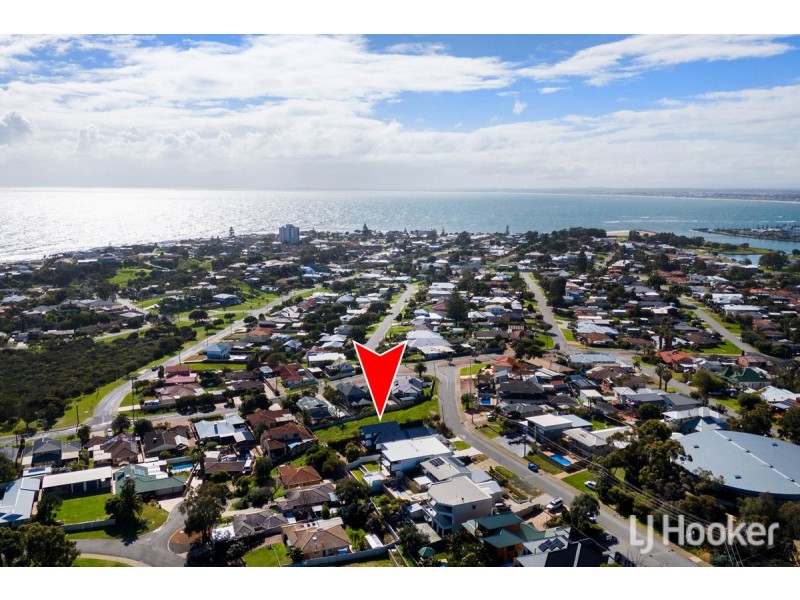 2 Marsh Place, Halls Head WA 6210