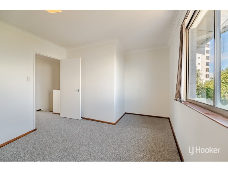 20/35B Halls Head Parade, Halls Head WA 6210