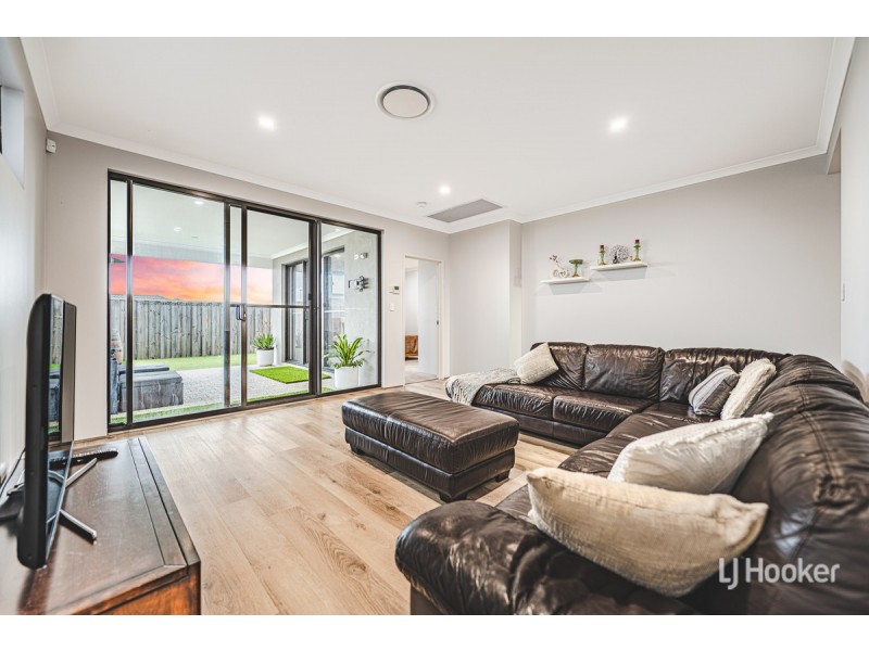 34 Acerosa Boulevard, Halls Head WA 6210