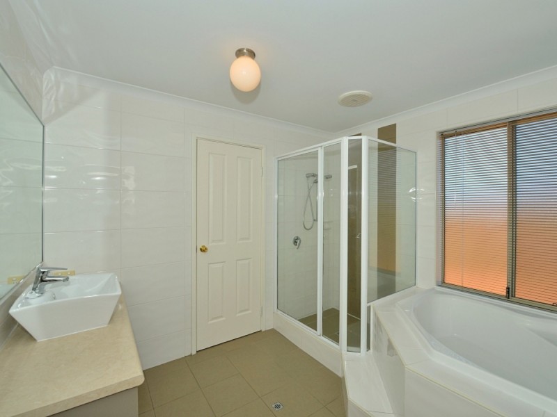 37 Seascapes Boulevard, Halls Head WA 6210