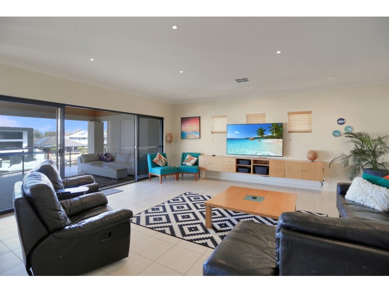 10 Brindabella Crescent, Halls Head WA 6210