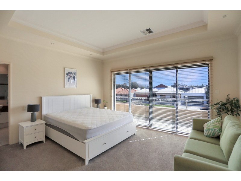 10 Brindabella Crescent, Halls Head WA 6210