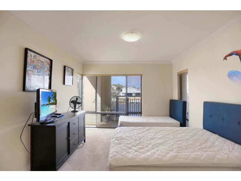 10 Brindabella Crescent, Halls Head WA 6210