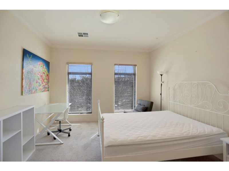 10 Brindabella Crescent, Halls Head WA 6210