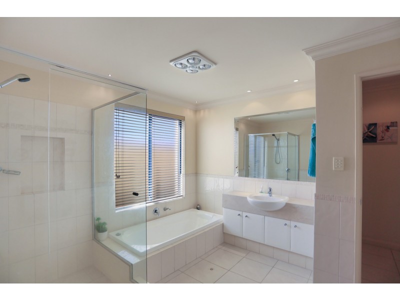 10 Brindabella Crescent, Halls Head WA 6210