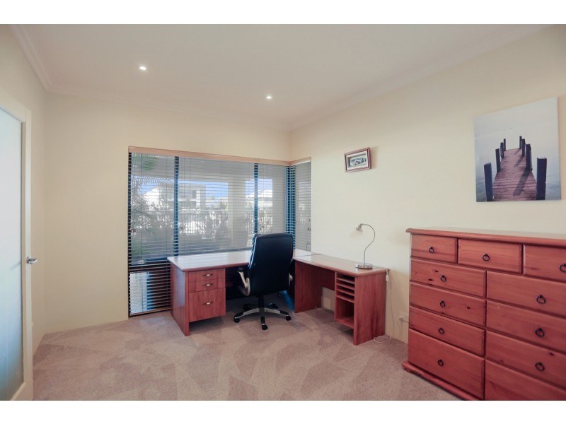 10 Brindabella Crescent, Halls Head WA 6210