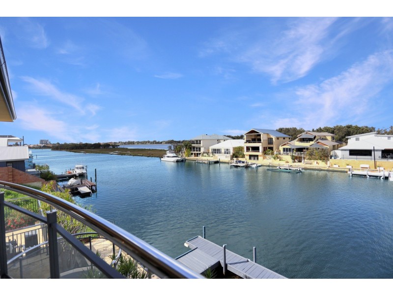 10 Brindabella Crescent, Halls Head WA 6210