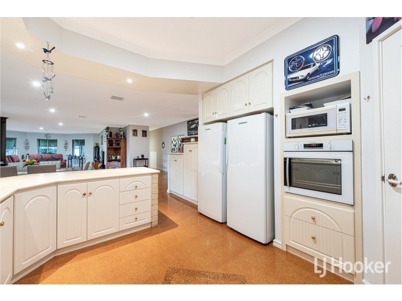 14 Midsummer Circle, Pinjarra WA 6208