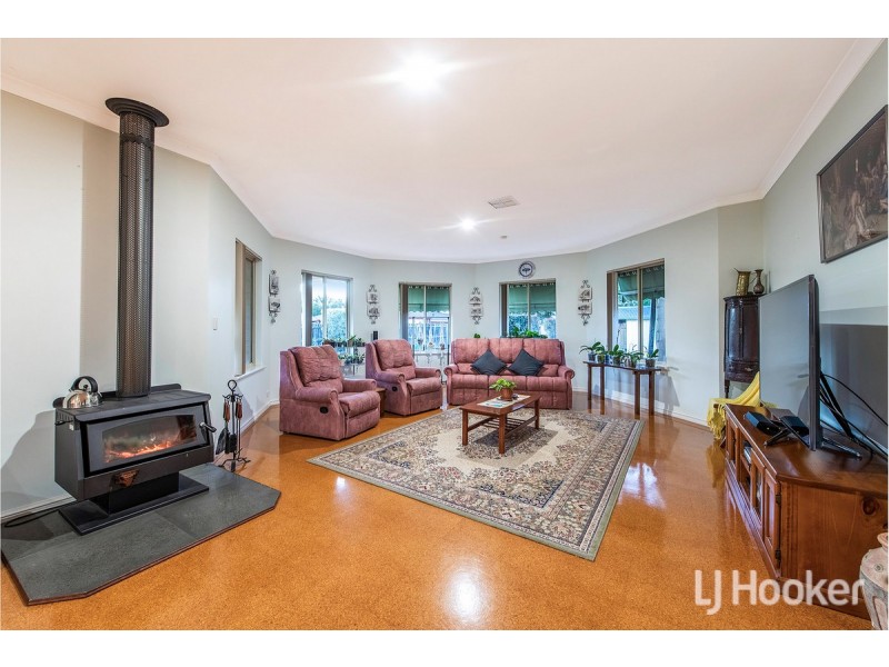 14 Midsummer Circle, Pinjarra WA 6208