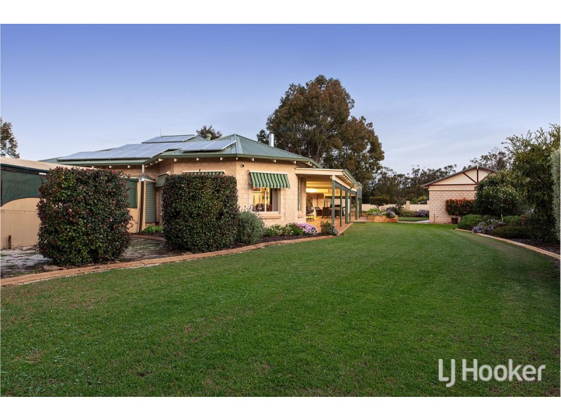 14 Midsummer Circle, Pinjarra WA 6208