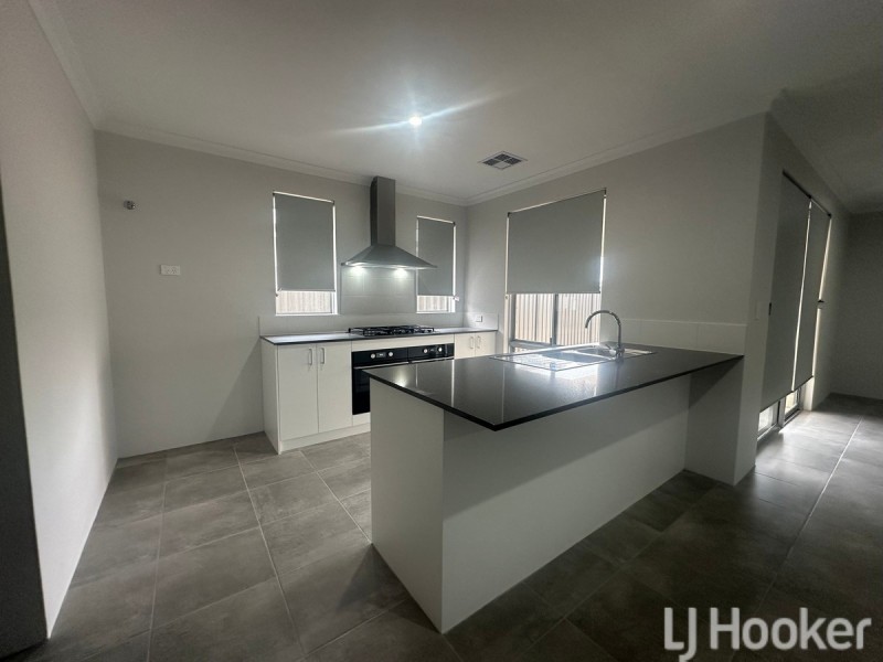 12 Pensacola Grove, Madora Bay WA 6210