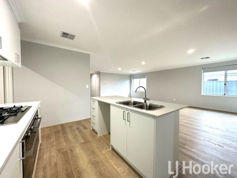 242 Badgerup Avenue, Lakelands WA 6180