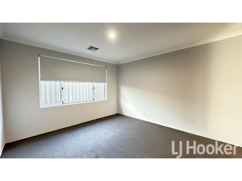 242 Badgerup Avenue, Lakelands WA 6180