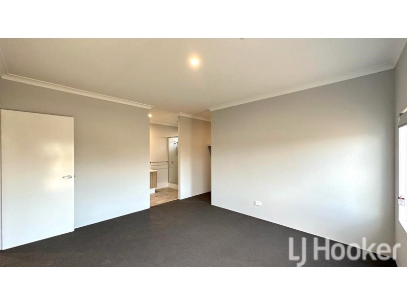 242 Badgerup Avenue, Lakelands WA 6180