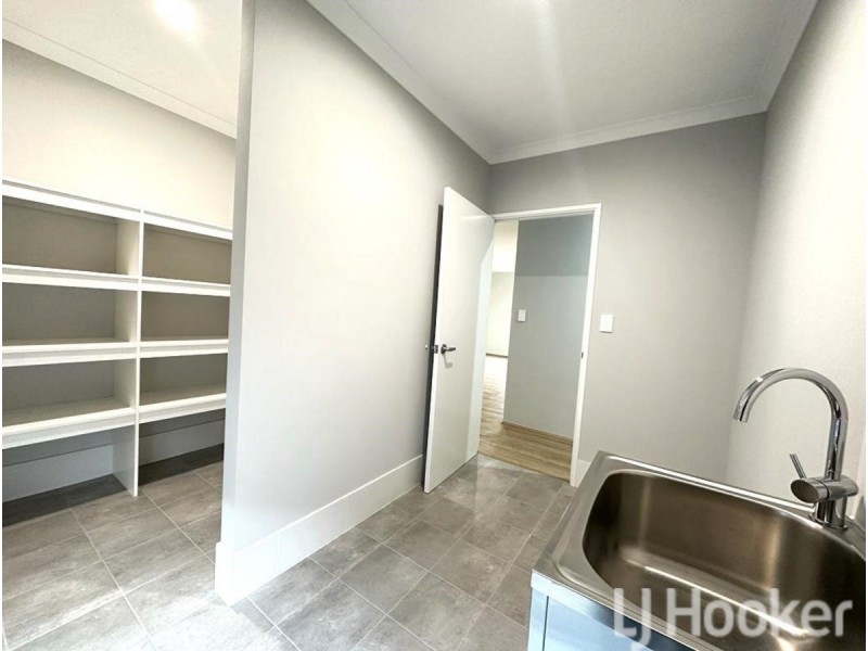 242 Badgerup Avenue, Lakelands WA 6180