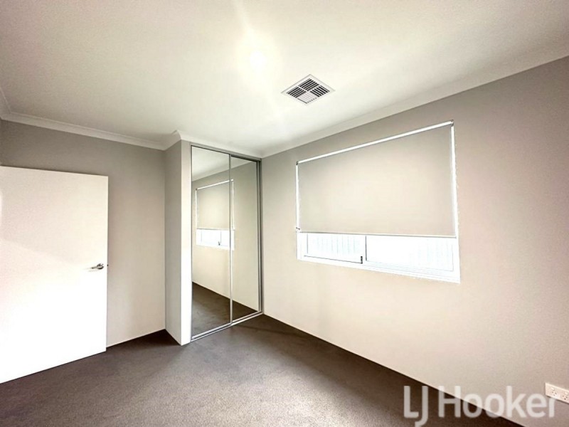 242 Badgerup Avenue, Lakelands WA 6180